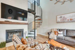 Downtown Gatlinburg Condo with Mountain-View Balcony